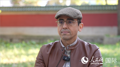 巴西漢學(xué)家喬治·西內(nèi)迪諾（中文名“沈友友”）。人民網(wǎng)記者 劉寧攝