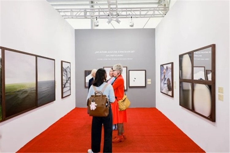 “我內(nèi)心的那個空從哪里來？從波濤、云朵和勇氣”西岸藝博會展覽現(xiàn)場 圖片由主辦方提供