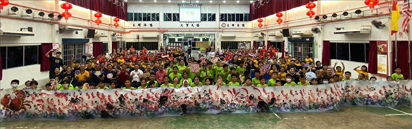 在工作坊導師的指導下，三校200余名學生共同完成了一幅長達80尺的水墨畫作。主辦方供圖