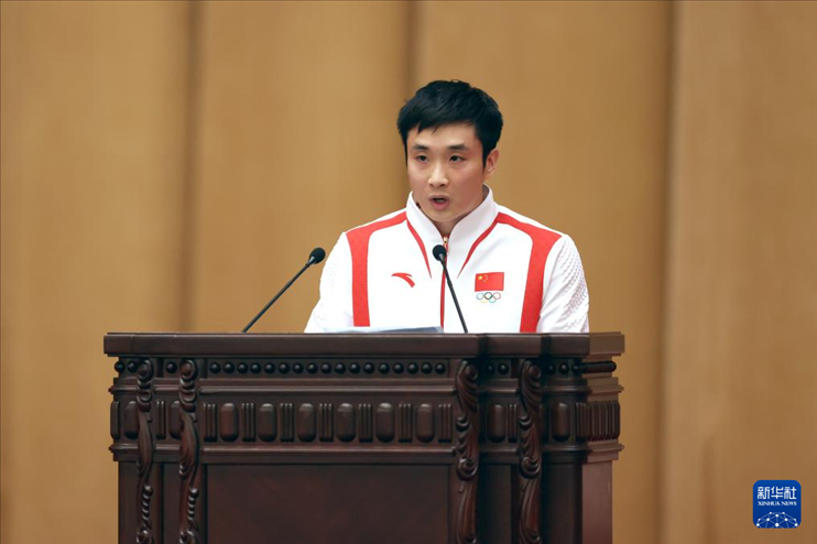 11月15日，跳水運動員曹緣在報告會上發(fā)言。新華社記者 李明 攝