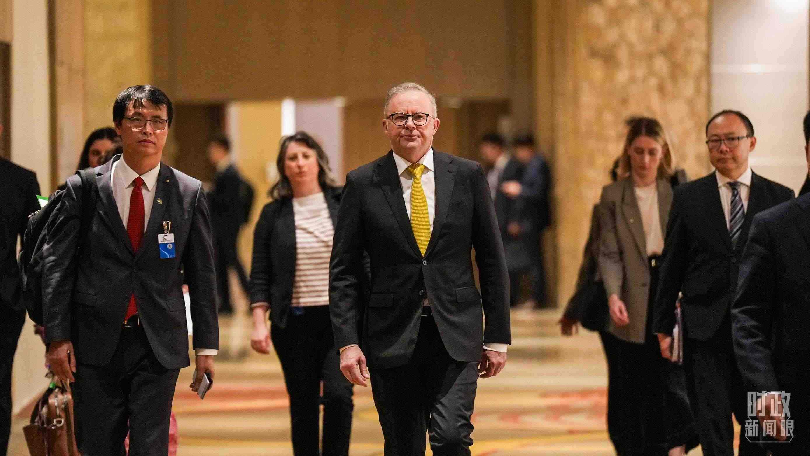 △澳大利亞總理阿爾巴尼斯抵達(dá)會(huì)見現(xiàn)場(chǎng)。（總臺(tái)記者李晉拍攝）