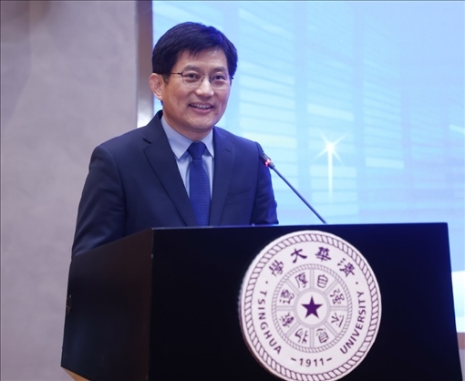 清華大學(xué)國家治理研究院執(zhí)行院長、清華大學(xué)計(jì)算社會(huì)科學(xué)與國家治理實(shí)驗(yàn)室執(zhí)行主任孟慶國教授演講。供圖單位：清華大學(xué)國家治理研究院