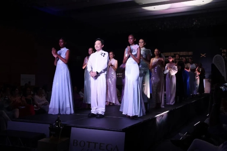 時(shí)裝周現(xiàn)場(chǎng)。顏李芳攝