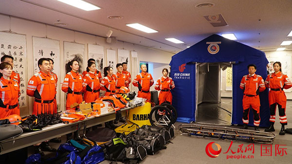 國(guó)航日韓支社捐贈(zèng)的專(zhuān)業(yè)救援裝備。人民網(wǎng) 蔣曉辰攝