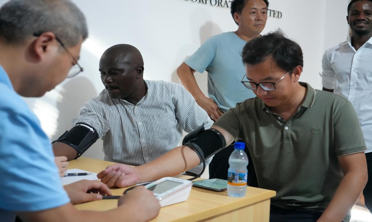 醫(yī)療隊專家診療現(xiàn)場。中國土木供圖