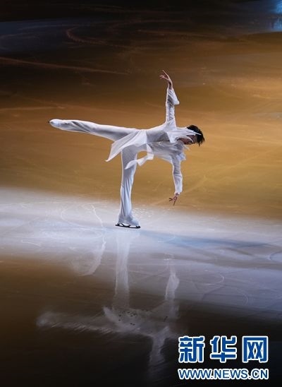 圖為羽生結(jié)弦在表演中。記者 錢錚 攝