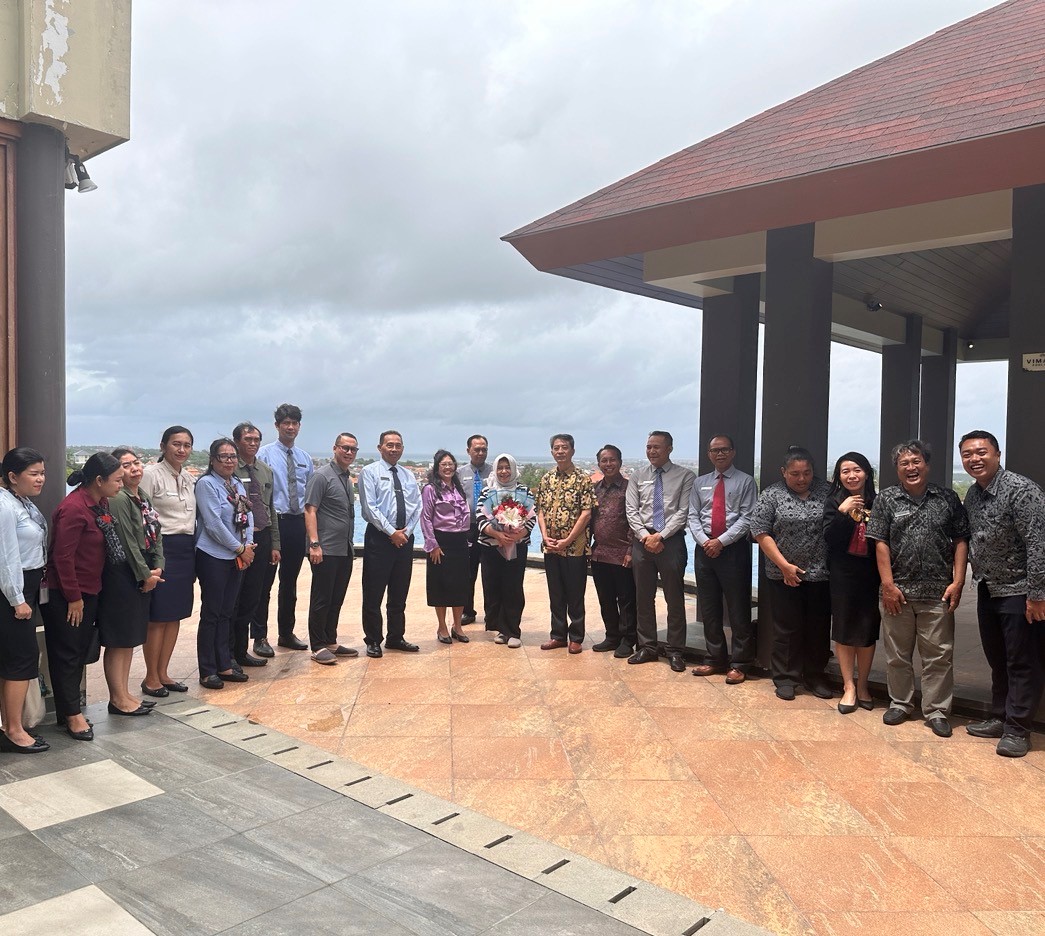 座談會全體人員合影。烏達雅納大學(xué)旅游孔子學(xué)院供圖