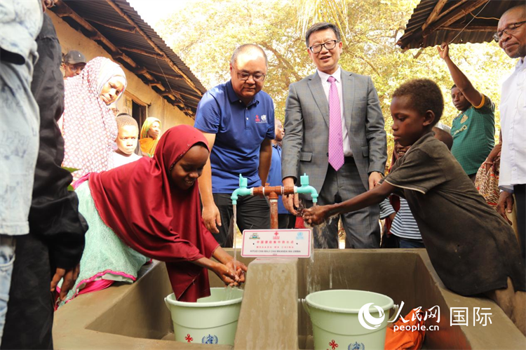 安全供水工程揭牌儀式現(xiàn)場。施亮攝