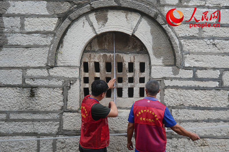 9月14日，山東青州，文物普查隊員正在實地調(diào)查。人民網(wǎng)記者 韋衍行攝