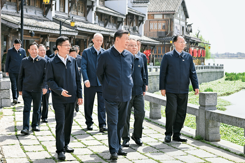 2024年3月18日至21日，中共中央總書(shū)記、國(guó)家主席、中央軍委主席習(xí)近平在湖南考察。這是19日上午，習(xí)近平在常德河街考察。 新華社記者 謝環(huán)馳/攝