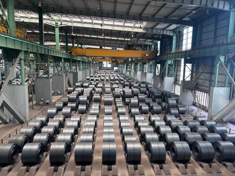 某鋼鐵工廠的自動(dòng)生產(chǎn)線。人民網(wǎng)記者 王紹紹攝