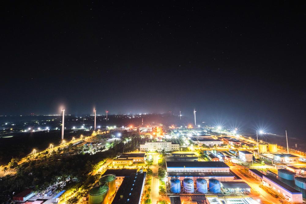 這是斯里蘭卡普特拉姆電站夜景（2020年12月8日攝）。新華社發(fā)（普特拉姆電站供圖）