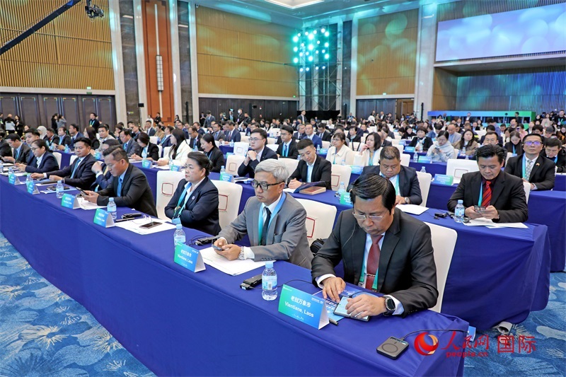 這是1月16日在南寧國際會展中心拍攝的“世界市長對話·南寧”活動現(xiàn)場。人民網記者 趙益普攝