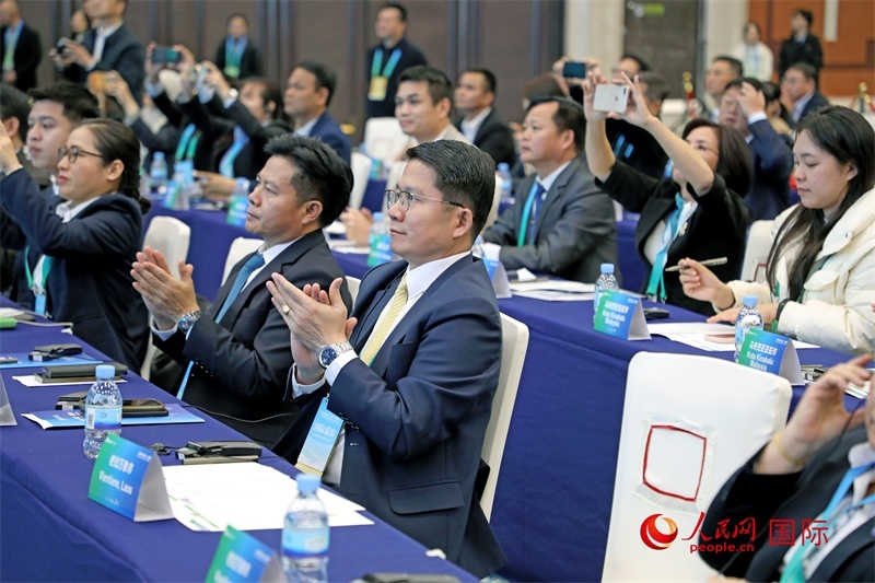 這是1月16日在南寧國際會展中心拍攝的“世界市長對話·南寧”活動現(xiàn)場。人民網記者 趙益普攝