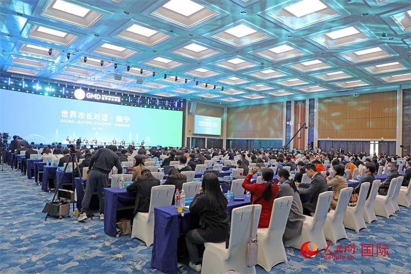 這是1月16日在南寧國際會展中心拍攝的“世界市長對話·南寧”活動現(xiàn)場。人民網記者 趙益普攝