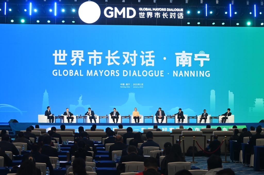 這是1月16日在南寧國(guó)際會(huì)展中心拍攝的“世界市長(zhǎng)對(duì)話·南寧”活動(dòng)現(xiàn)場(chǎng)。新華社記者 陸波岸 攝