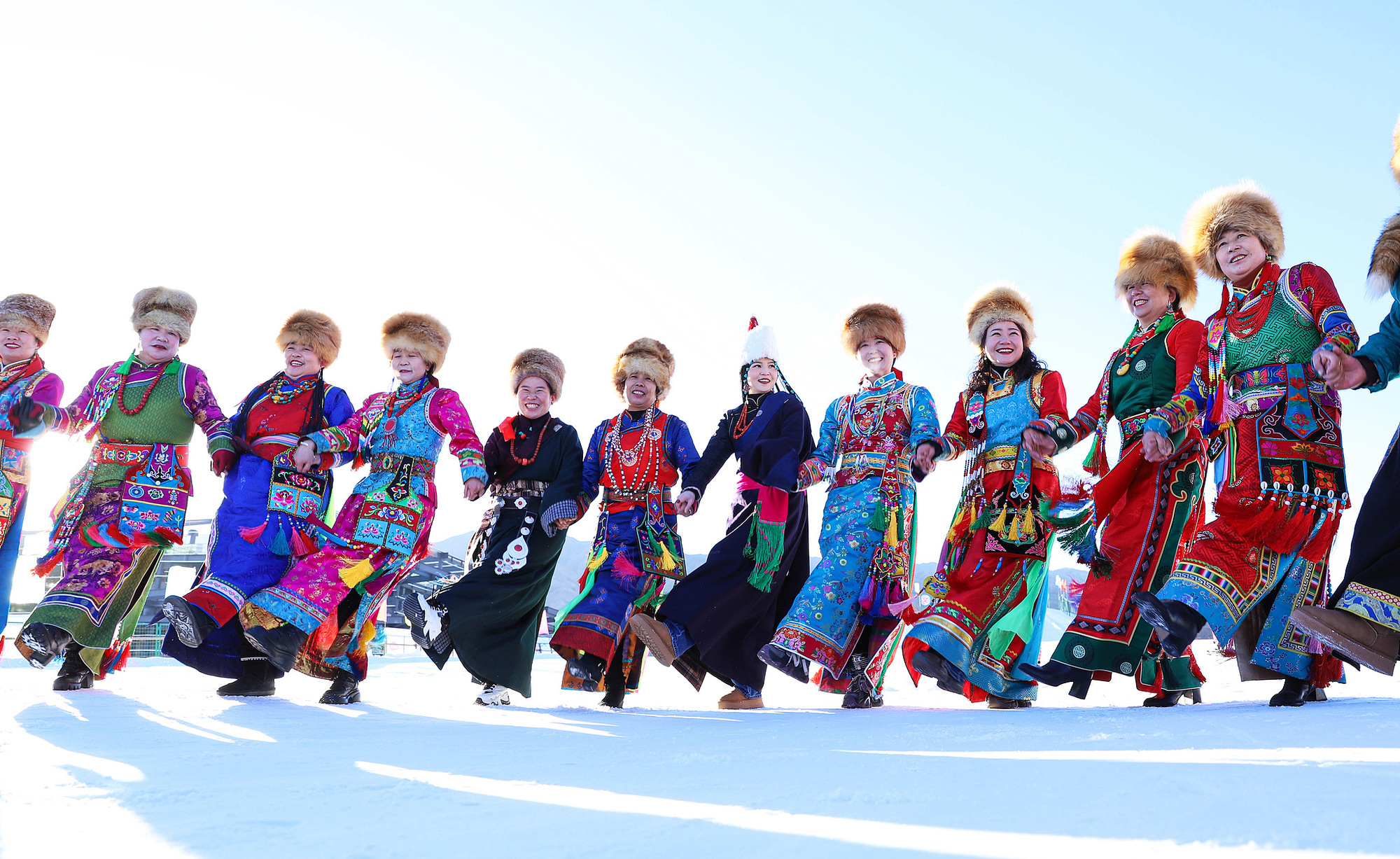 甘肅張掖，雪地千人鍋莊舞表演