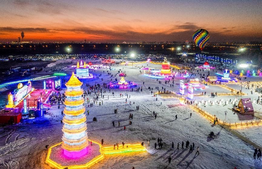 第四屆呼和浩特歡樂冰雪節(jié)活動現(xiàn)場。丁根厚攝