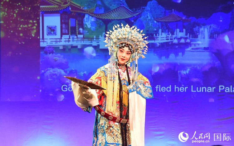 京劇經典選段《貴妃醉酒》。人民網記者 殷淼攝