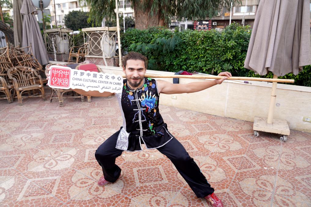 埃及民眾參與中國文化體驗活動。開羅中國文化中心供圖
