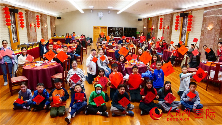 威廉蘭德小學師生活動現場合影。李鑫江攝