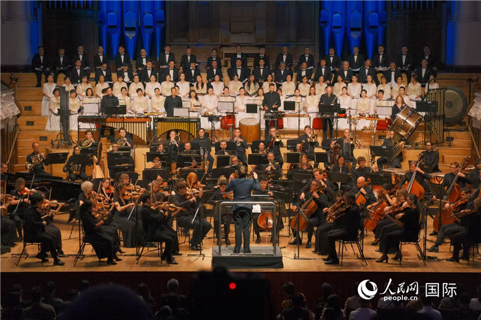 奧克蘭市政廳《空?！方豁懬莩霈F(xiàn)場。張波若攝