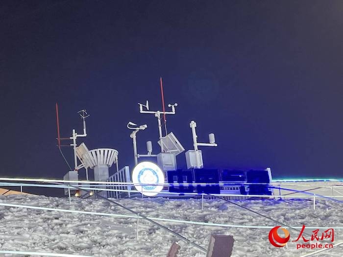 園區(qū)內(nèi)九要素自動氣象觀測站。人民網(wǎng) 高清揚(yáng)攝