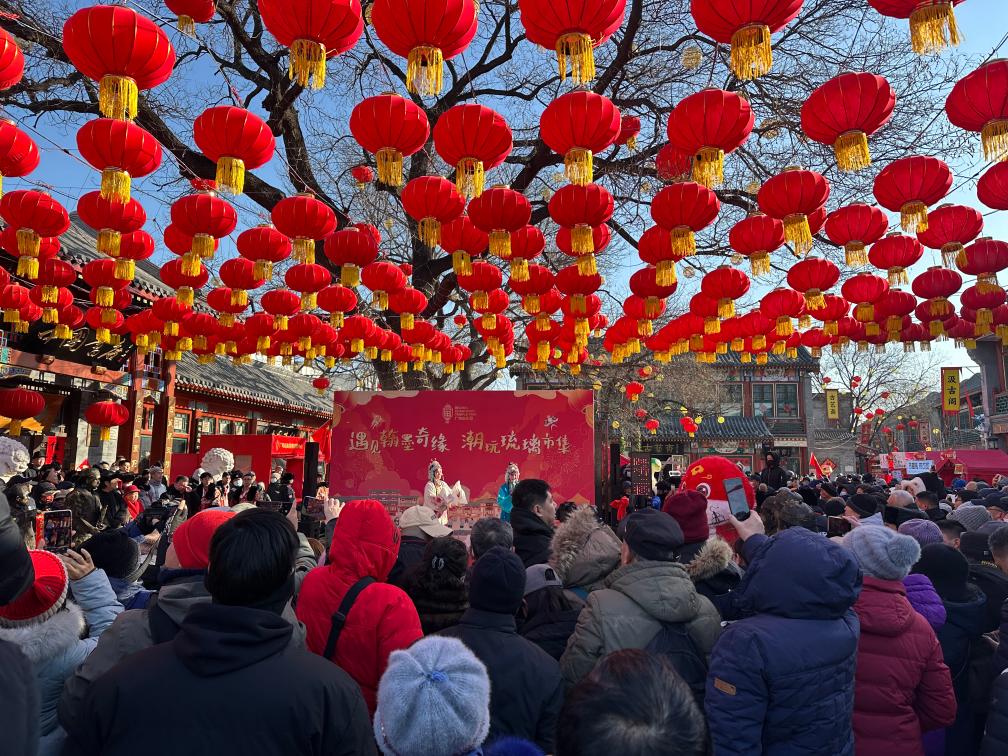 1月29日，市民游客在北京廠甸廟會(huì)感受濃濃年味。新華社記者 楊淑君 攝