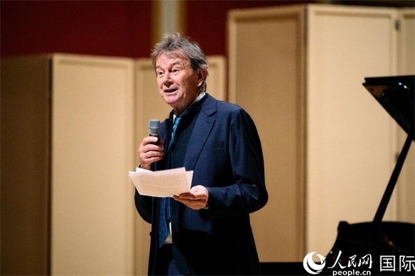 英中了解協(xié)會(huì)會(huì)長(zhǎng)邁克爾·伍德致辭。 楊浩鵬攝