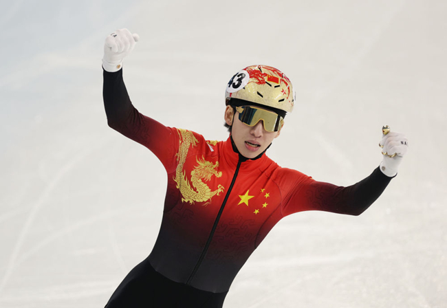 2月8日，林孝埈慶祝奪冠。新華社記者 黃偉 攝