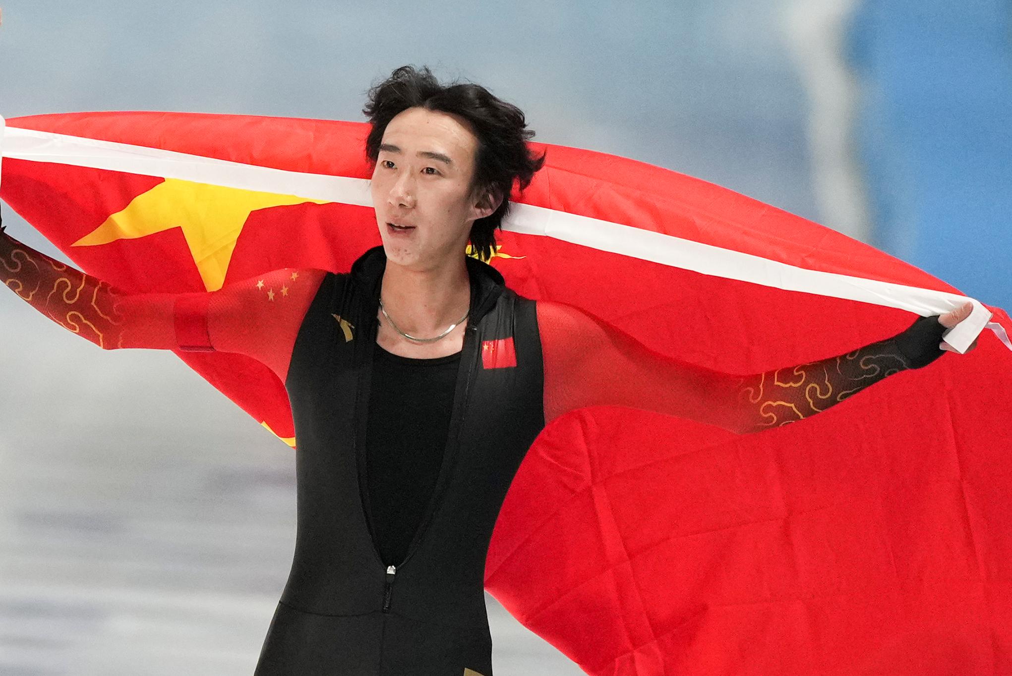 2月9日，吳宇慶祝奪冠。新華社記者 李一博 攝