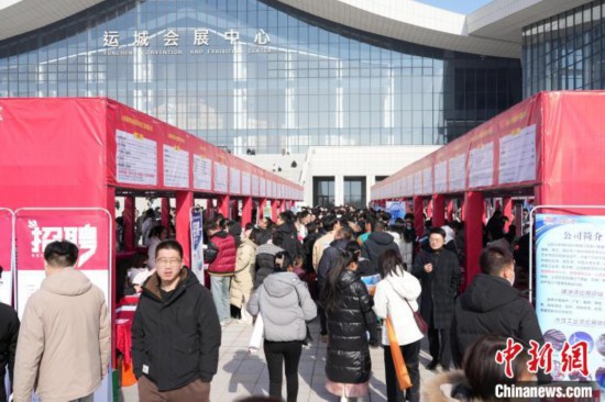 圖為招聘活動現場。 解凱光 攝