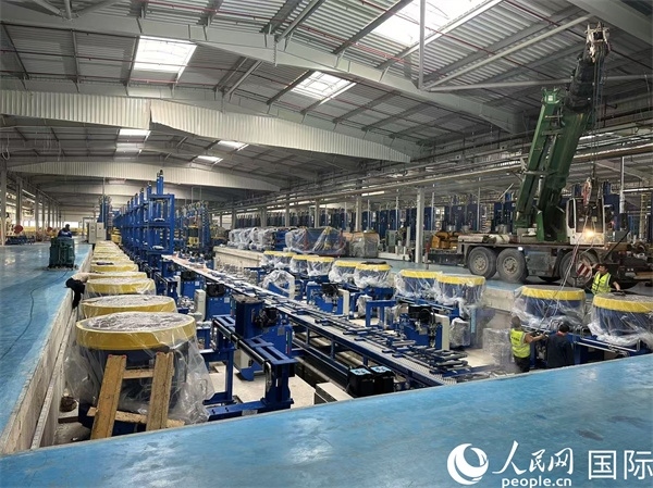 森麒麟輪胎在科技城的工廠車間。人民網(wǎng)記者 黃培昭攝