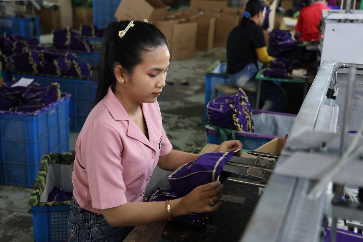 達(dá)尼在西港特區(qū)內(nèi)工作。西港特區(qū)供圖