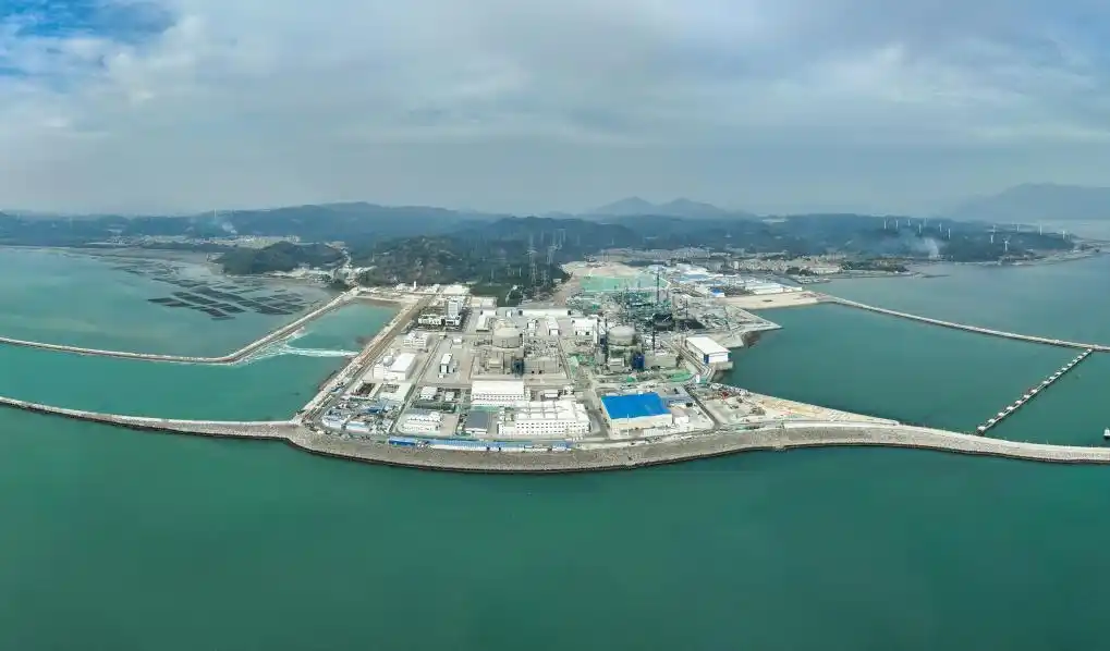 △2025年1月1日0時(shí)17分，經(jīng)過(guò)168小時(shí)滿功率連續(xù)運(yùn)行考核，漳州核電1號(hào)機(jī)組正式投入商業(yè)運(yùn)行。