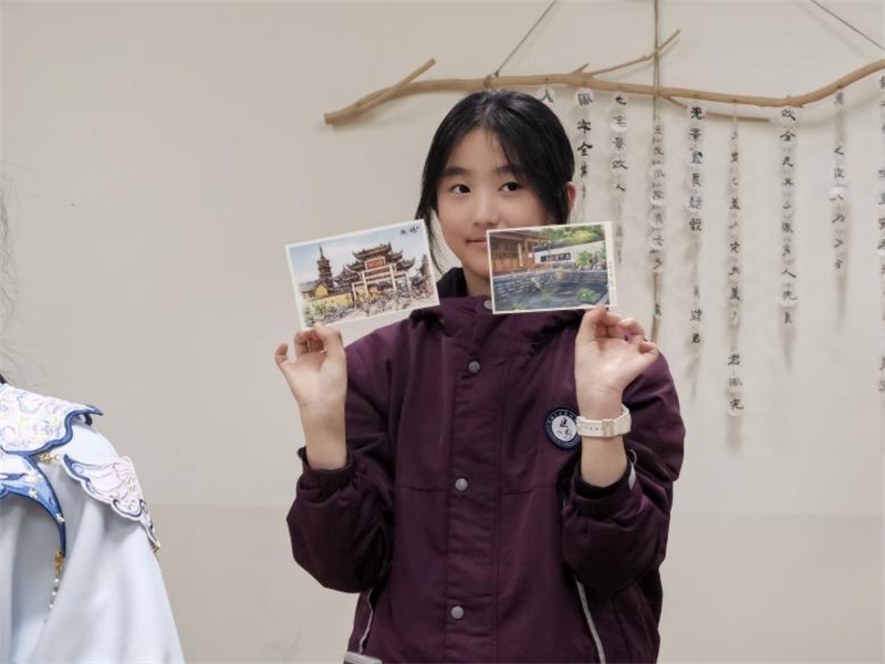 匡園學(xué)生書(shū)寫(xiě)的明信片。