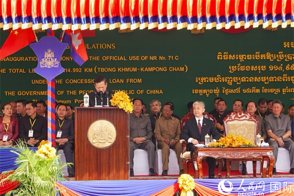 柬埔寨首相洪瑪奈在剪彩儀式上致辭。人民網(wǎng)記者 程是頡攝