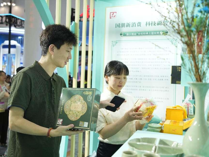 國潮新消費帶來科技文化消費新理念。人民網(wǎng)記者 張力洋攝