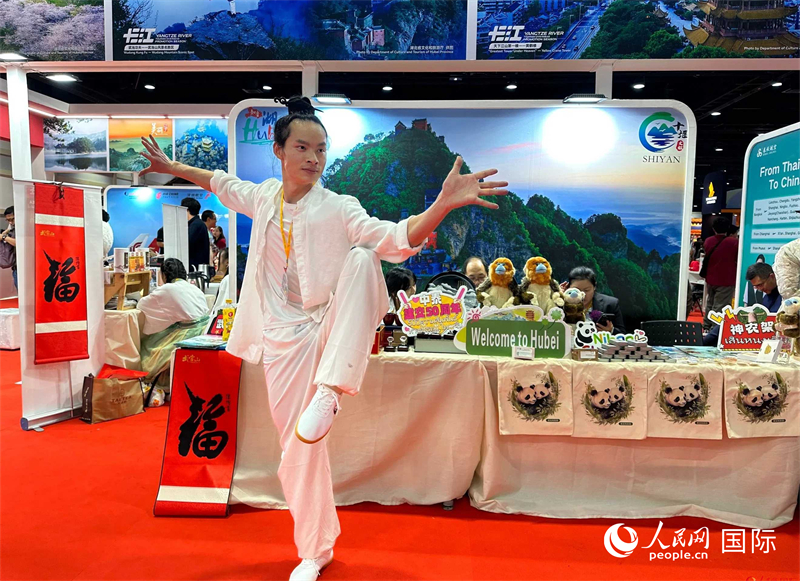 中國武當(dāng)功夫走進(jìn)東南亞，以精湛的武藝和飄逸的身姿詮釋中國武術(shù)的精髓。人民網(wǎng)記者 簡承淵攝