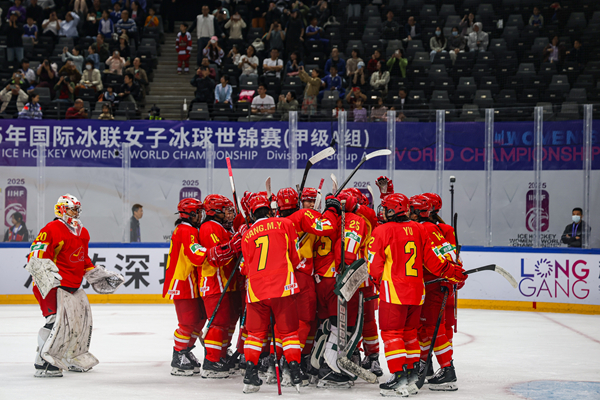 中國隊球員慶祝勝利。圖片來源：中國冰球協(xié)會