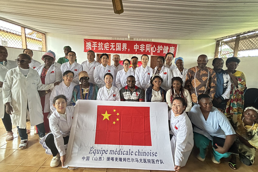 【4】圖為活動結(jié)束后的合影。中國（山西）第24批援喀麥隆姆巴爾馬尤醫(yī)療隊 供圖