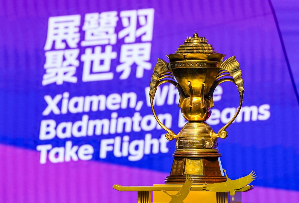 這是5月4日在決賽前拍攝的蘇迪曼獎杯。新華社記者 孫非 攝