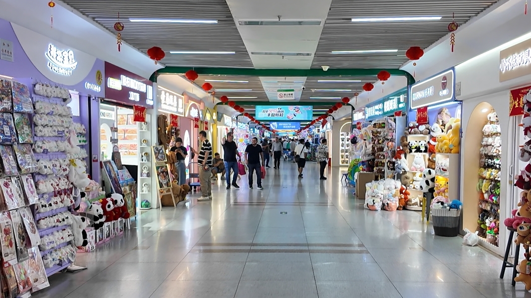 4月30日，義烏國際商貿(mào)城一區(qū)現(xiàn)場。人民網(wǎng)記者 王仁宏攝