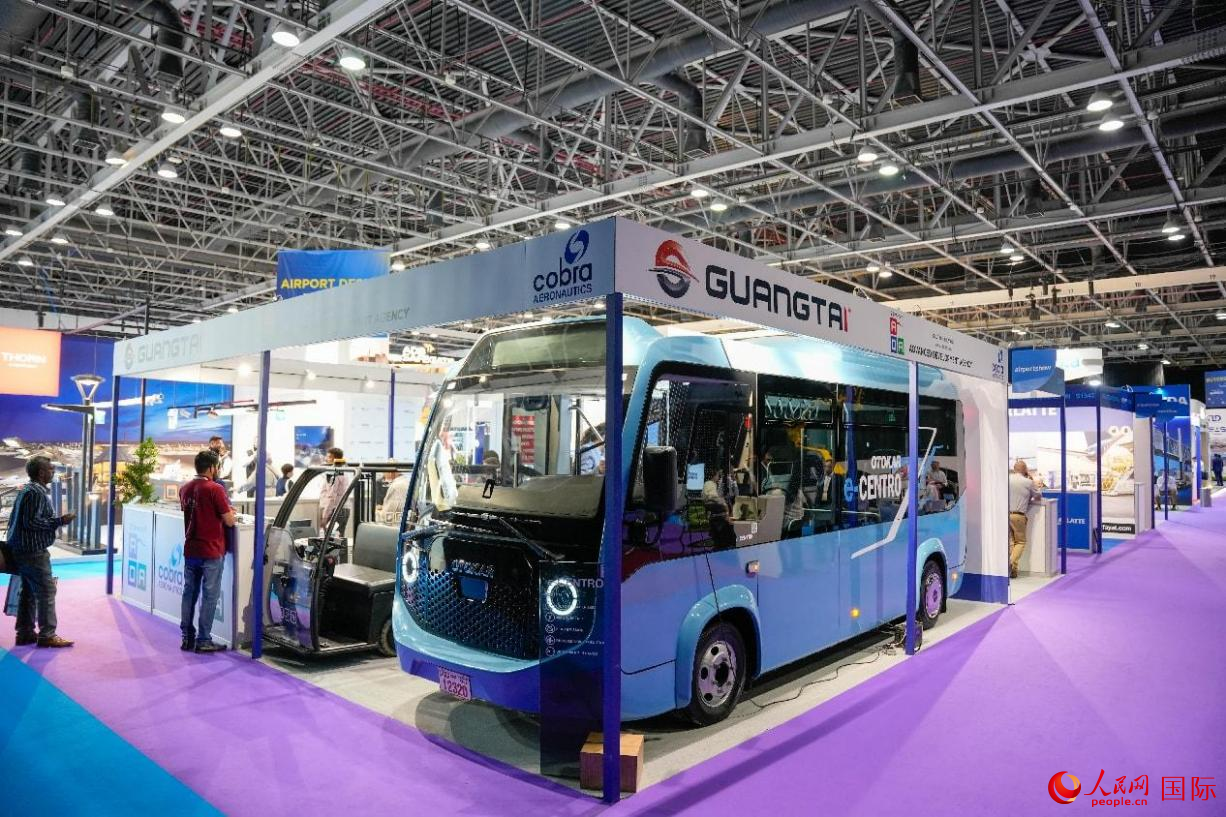 展會展示的電動大巴車。人民網(wǎng)塔里克·易卜拉欣攝