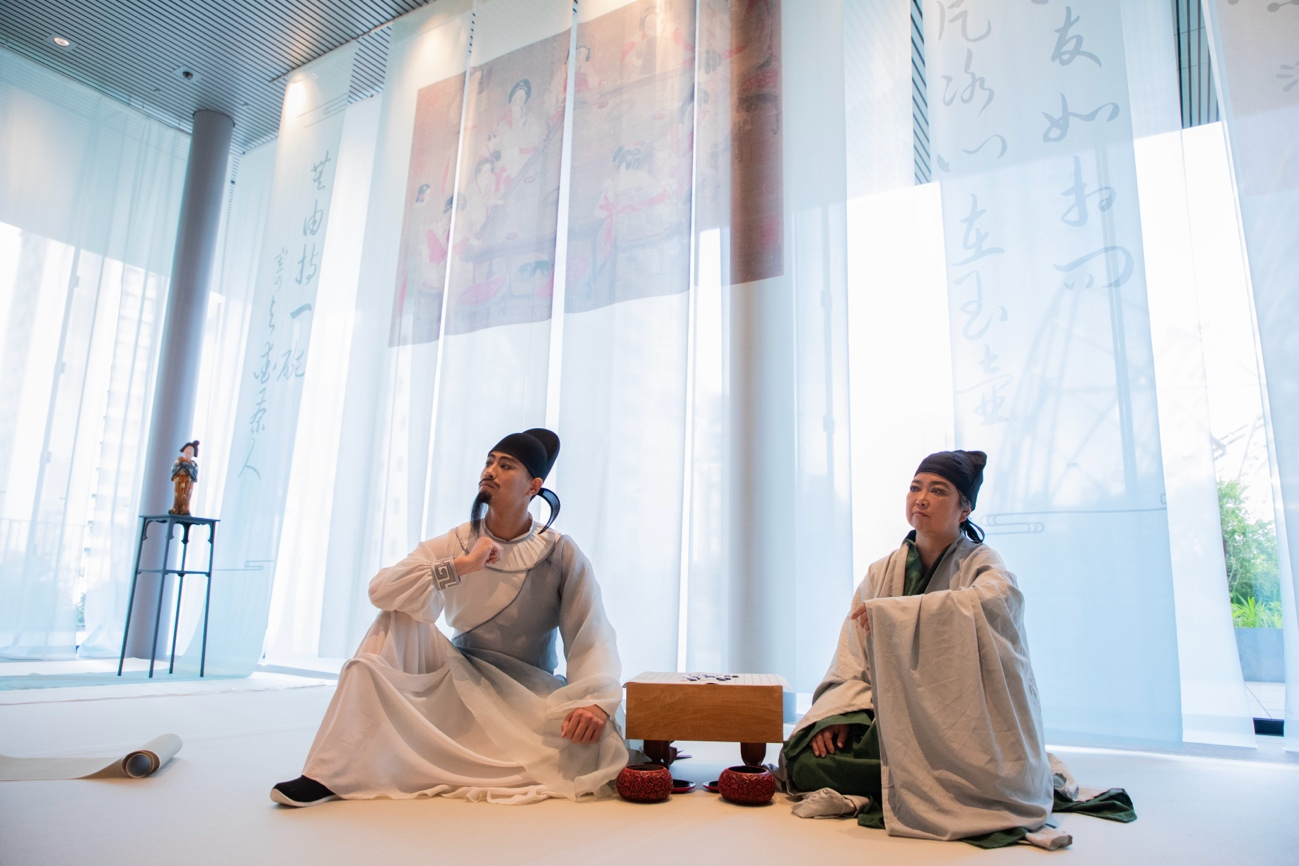 白居易與茶仙盧仝。中國駐大阪旅游辦事處供圖