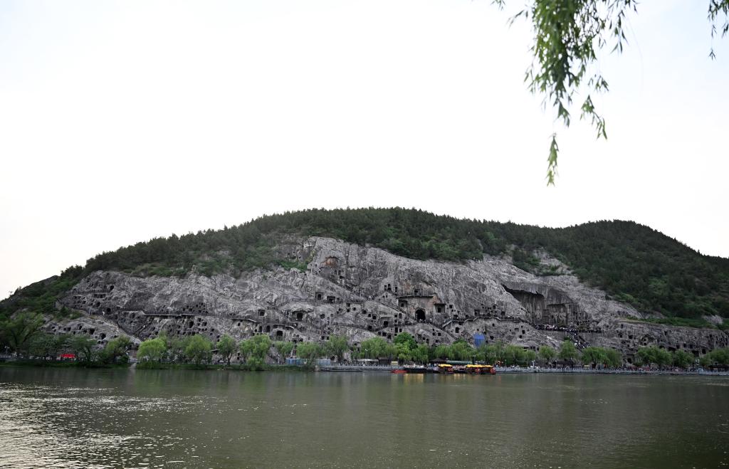 這是近日拍攝的洛陽龍門石窟。新華社記者 李嘉南 攝