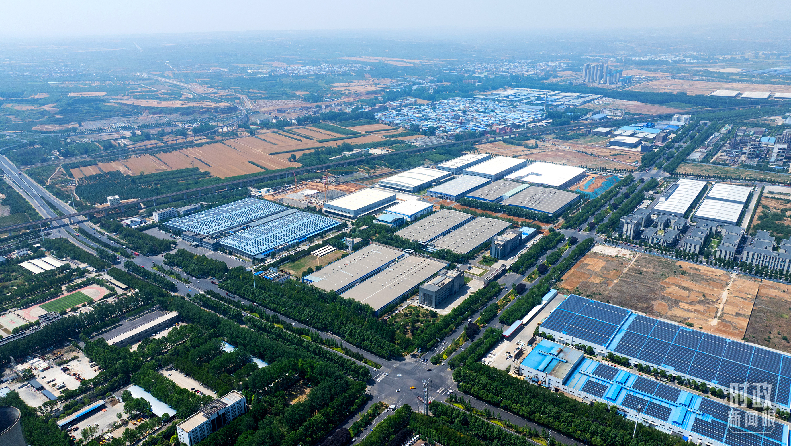 △俯瞰洛陽軸承集團股份有限公司。（總臺央視記者范凱拍攝）