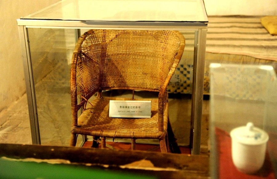 這是在河南省蘭考縣焦裕祿同志紀(jì)念館內(nèi)拍攝的焦裕祿曾用過的藤椅（2014年5月5日攝）。新華社記者 朱祥 攝