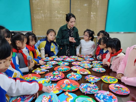 師生互動(dòng)課堂。