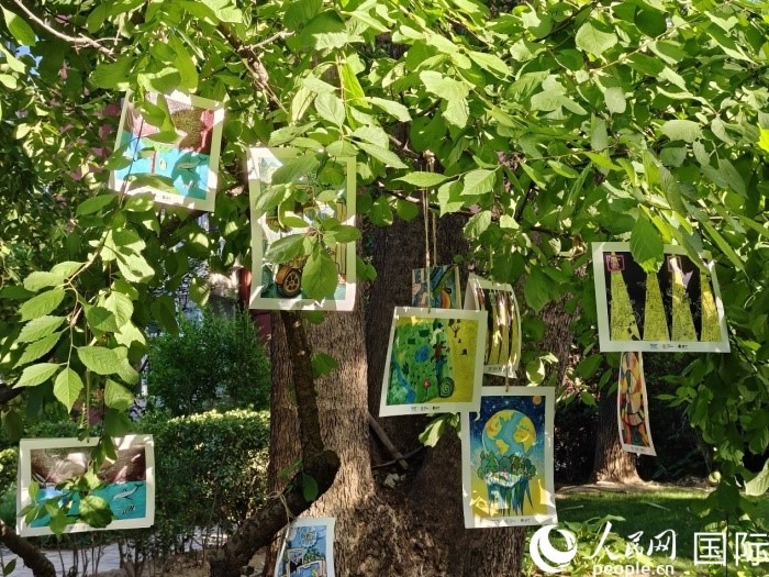 兒童環(huán)保繪畫展覽。人民網(wǎng)記者 李明攝